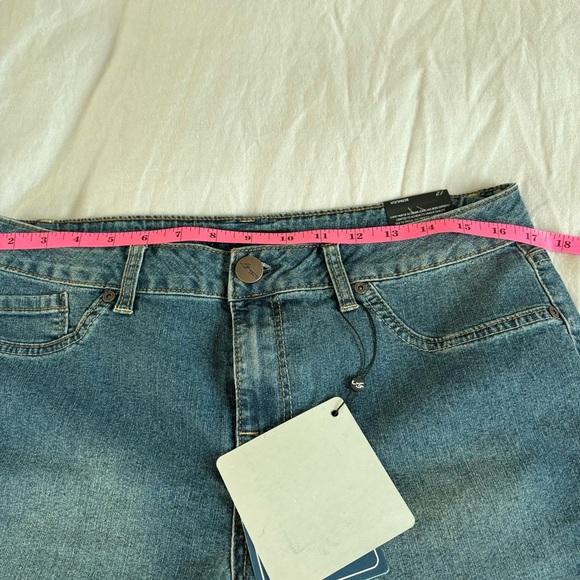 A3 Denim Bermuda Shorts Distressed Raw Hem Women’s Size 12 - Picture 6 of 9